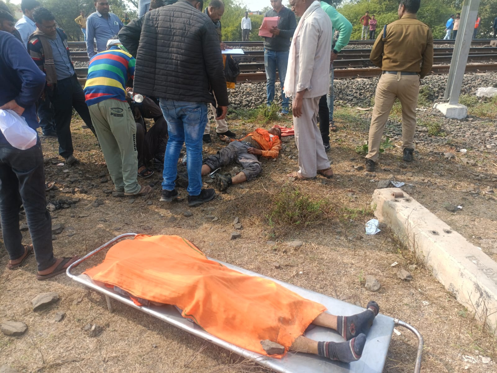 रेलवे कर्मचारियों की मौत हो गई है
