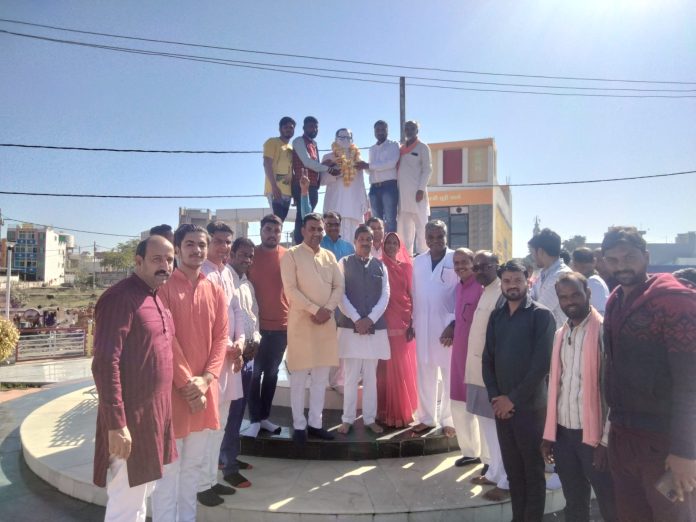 भाजपाइयों समर्पण दिवस के रूप में मनाई पंडित दीनदयाल उपाध्याय की पुण्यतिथि