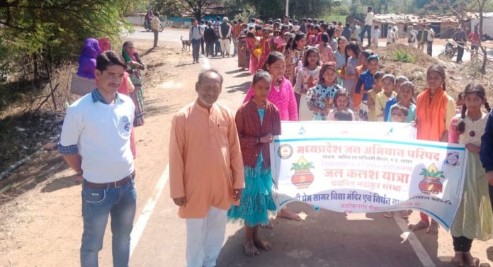 प्रस्फुटन समिति ने सेक्टर 2 के अंतर्गत निकाली कलश यात्रा