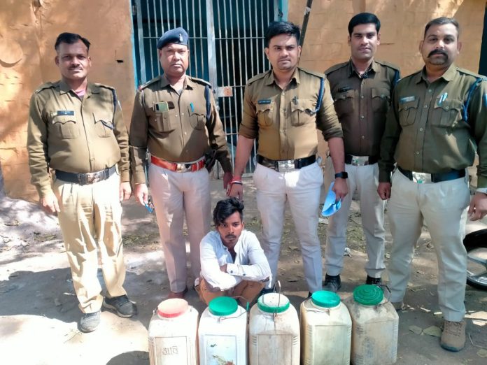 District Excise Officer: 60 liters of illegal liquor caught by raid.
