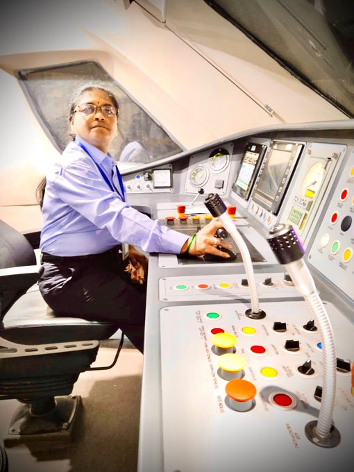 Central Railway:एशिया की पहली महिला लोको पायलट सुरेखा यादव वंदे भारत एक्सप्रेस का संचालन करती हैं