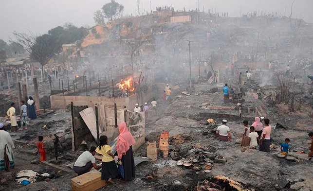 बांग्लादेश में रोहिंग्या शिविर में भारी आग से 12,000 लोग हुए बेघर