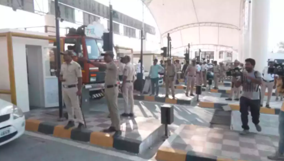 बेंगलुरू-मैसूरु एक्सप्रेसवे पर 'उच्च टोल दर' के खिलाफ विरोध, पुलिस तैनात