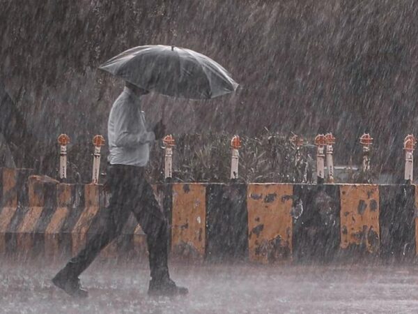 अगले 24 घंटों में प्रदेश के इन 10 जिलों में तेज हवाओं के साथ होगी भारी बारिश, मौसम विभाग ने जारी किया अलर्ट