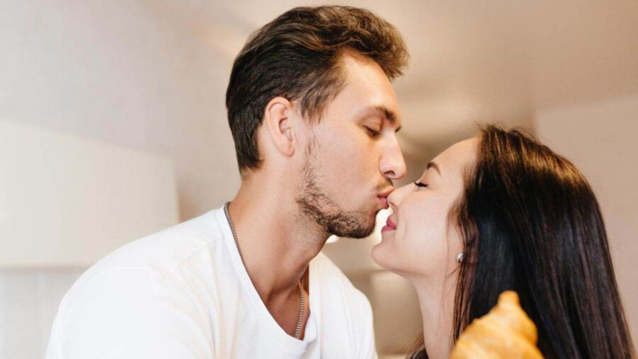 5 Minutes Of Kissing