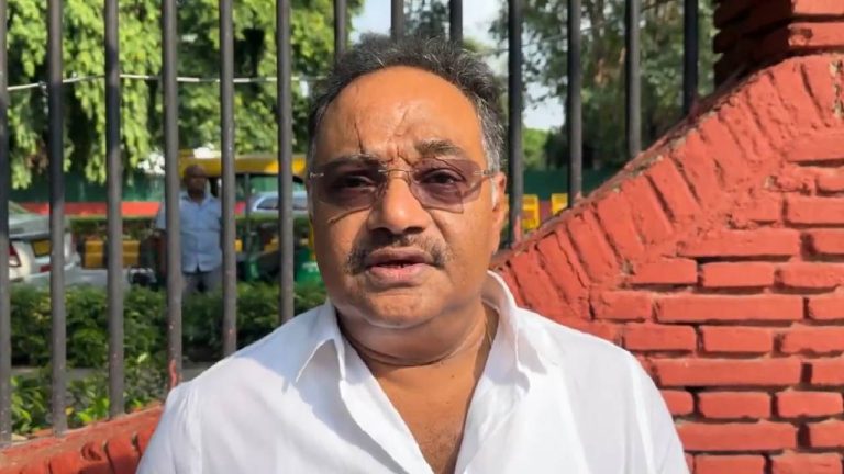 समिक भट्टाचार्य