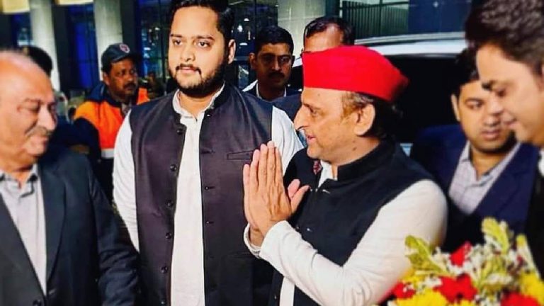 अखिलेश यादव