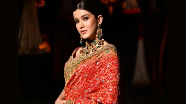 Shanaya Kapoor saree looks For Sawan