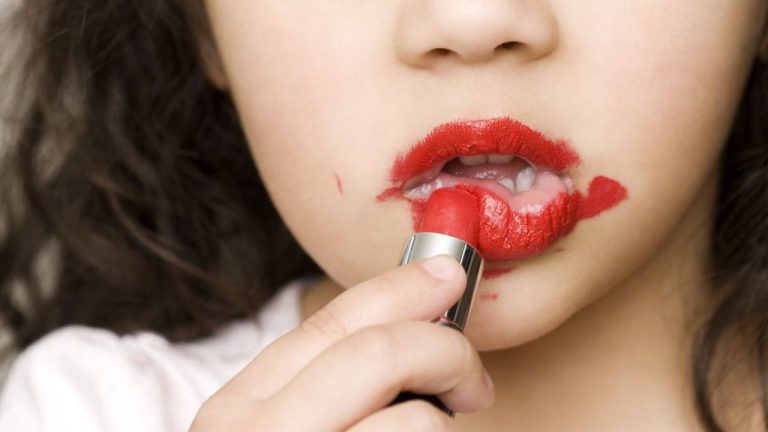 Side Effects Of Applying Lipstick