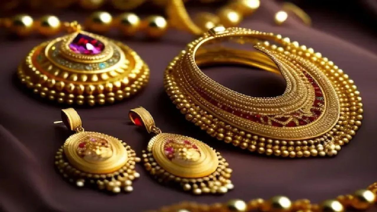 Silver Gold Closing Price: सोना ₹1.57 लाख के पार, चांदी ₹2.82 लाख प्रति किलो पर पहुंची